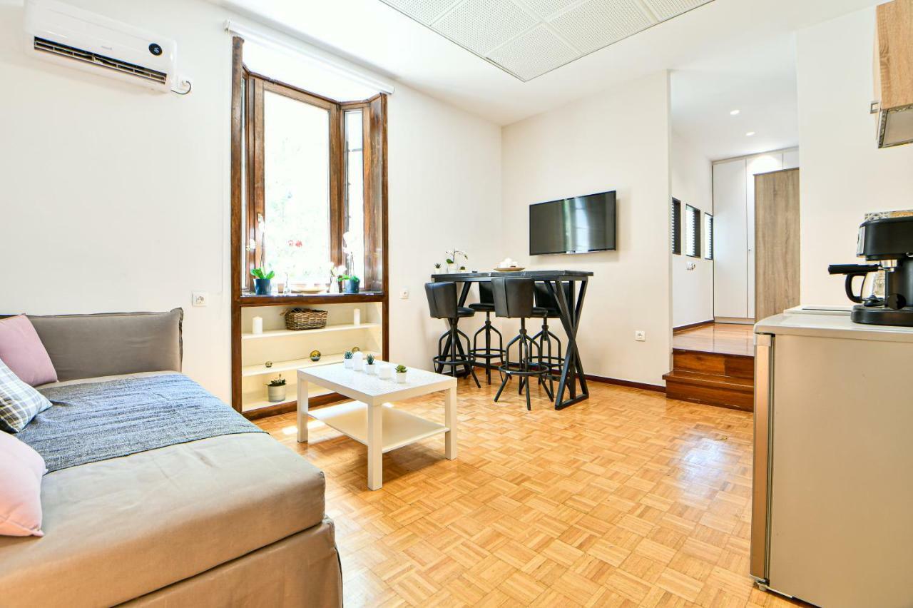 Flowers Of Athens, Boutique Aparthotel With 6-Apartments In Central Atény Exteriér fotografie