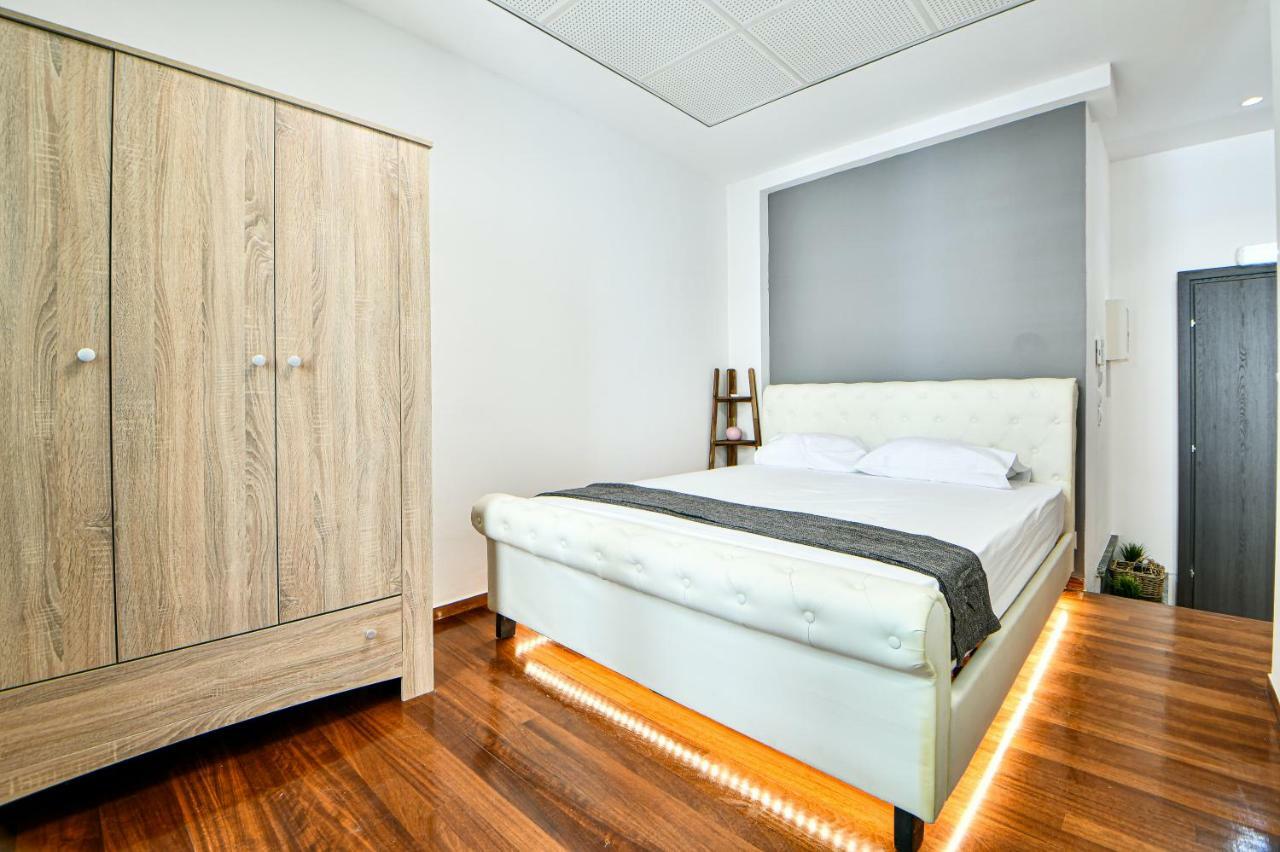 Flowers Of Athens, Boutique Aparthotel With 6-Apartments In Central Atény Exteriér fotografie