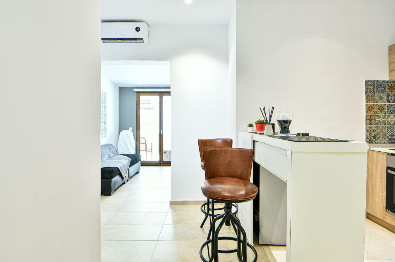 Flowers Of Athens, Boutique Aparthotel With 6-Apartments In Central Atény Exteriér fotografie