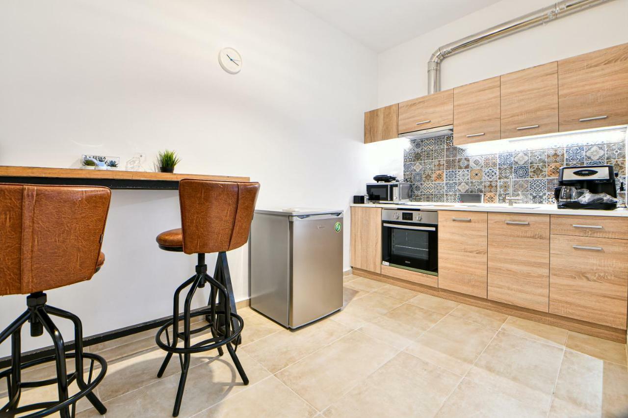 Flowers Of Athens, Boutique Aparthotel With 6-Apartments In Central Atény Exteriér fotografie