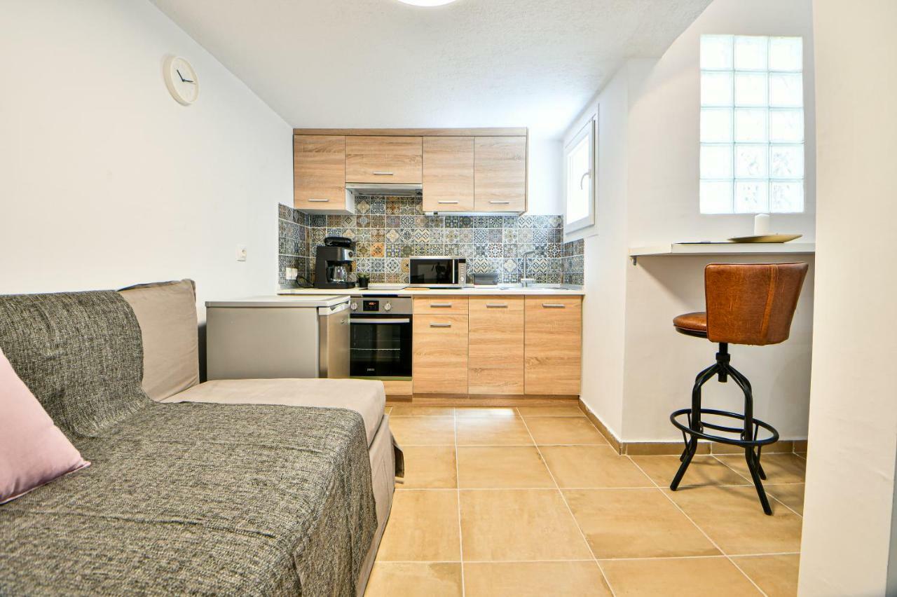 Flowers Of Athens, Boutique Aparthotel With 6-Apartments In Central Atény Exteriér fotografie